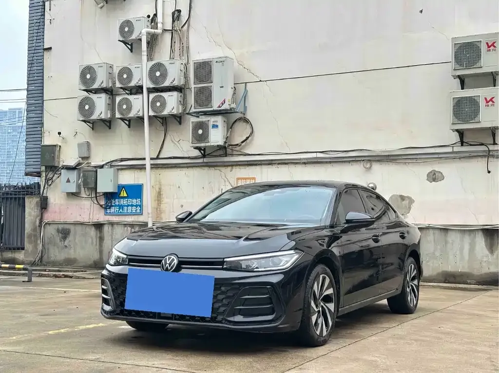 Volkswagen Passat — фото 1