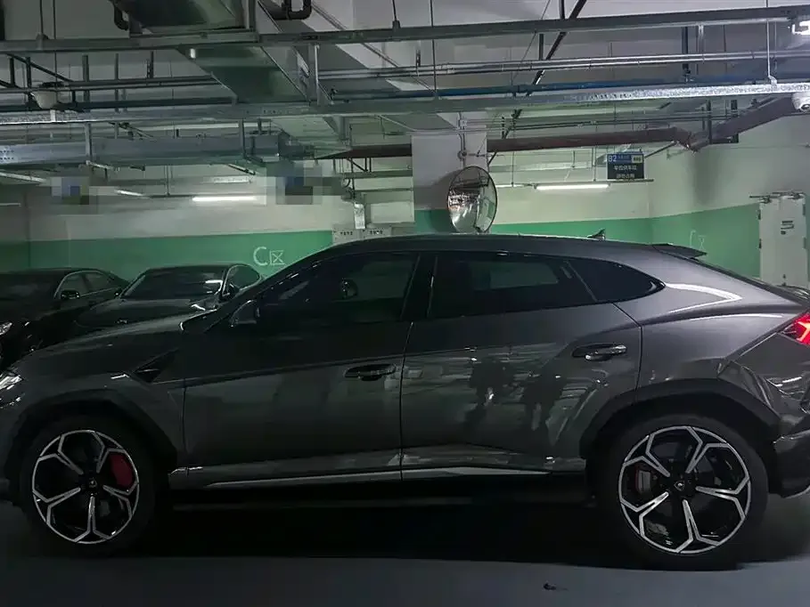 Lamborghini Urus — фото 3