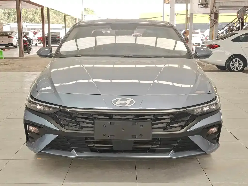 Hyundai Elantra — фото 2