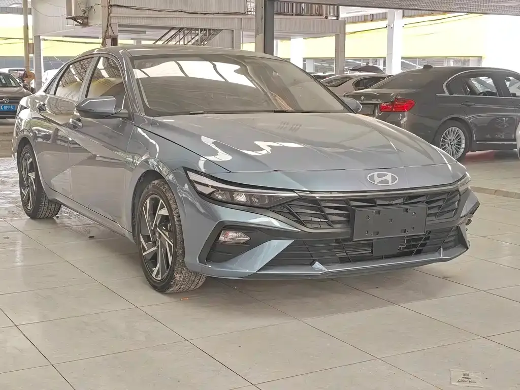 Hyundai Elantra — фото 3