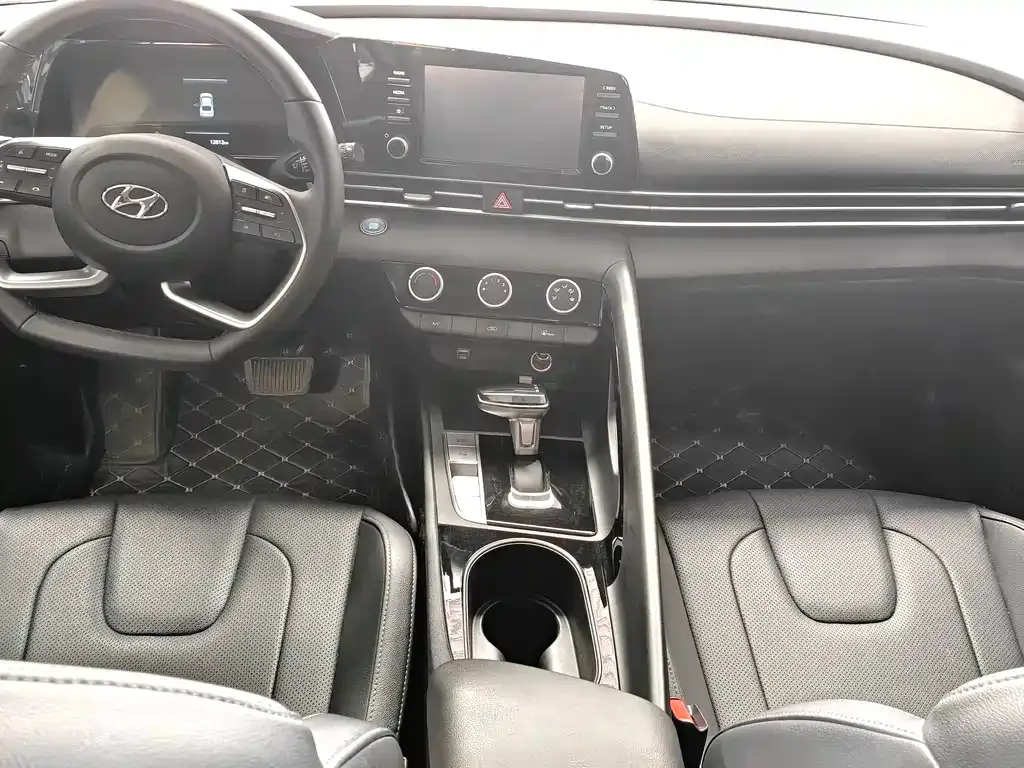 Hyundai Elantra — фото 9