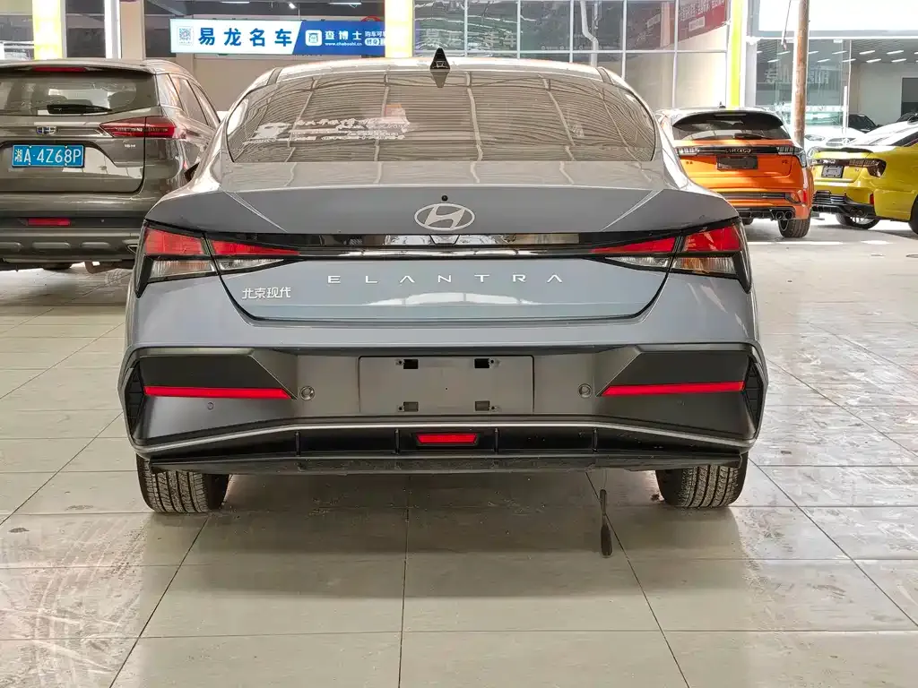 Hyundai Elantra — фото 6