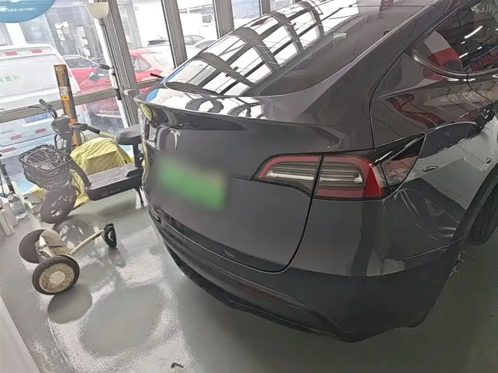 Tesla Model Y — фото 8