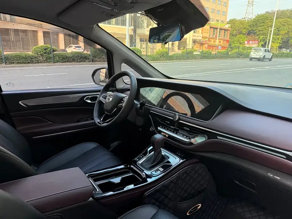 GAC Motor Trumpchi M6 — фото 10