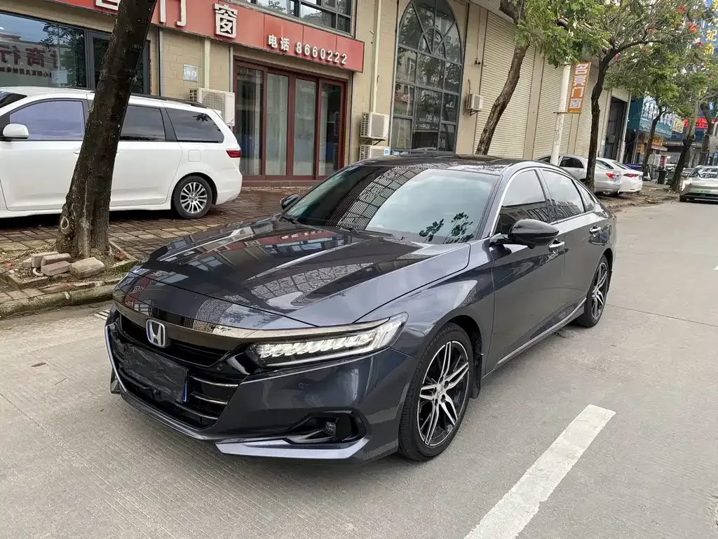 Honda Accord — фото 1