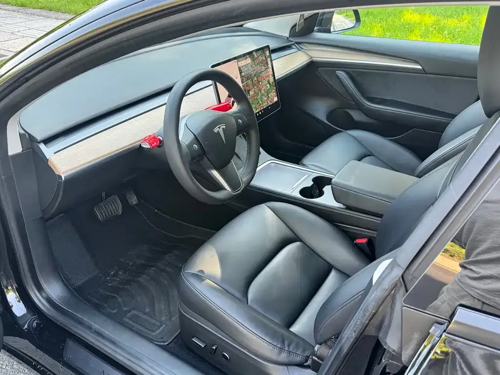 Tesla Model 3 — фото 4