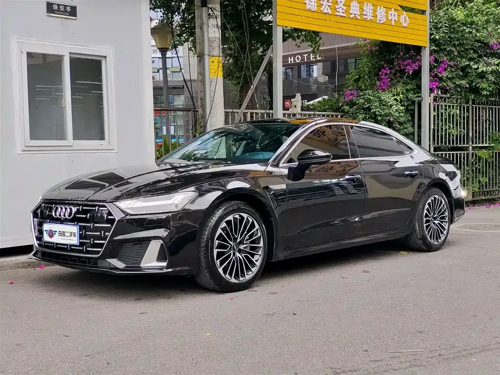 Audi A7L — фото 1