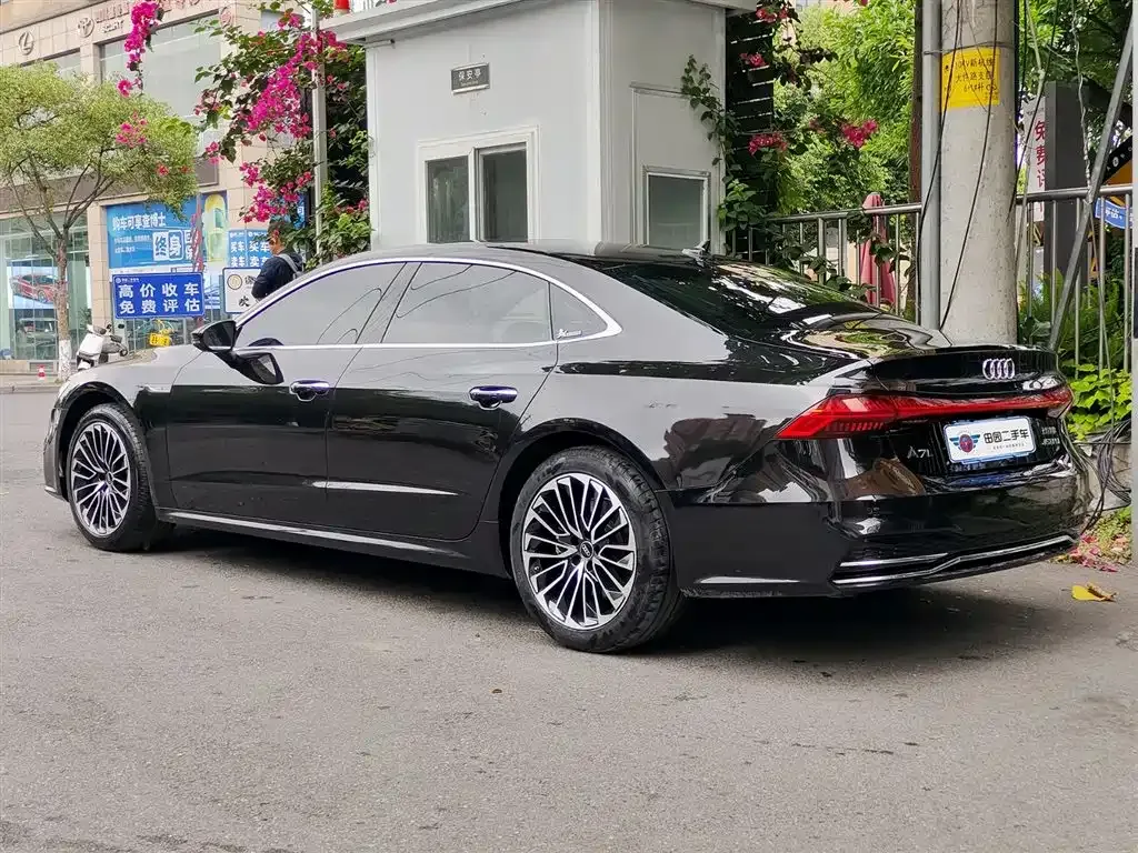 Audi A7L — фото 9