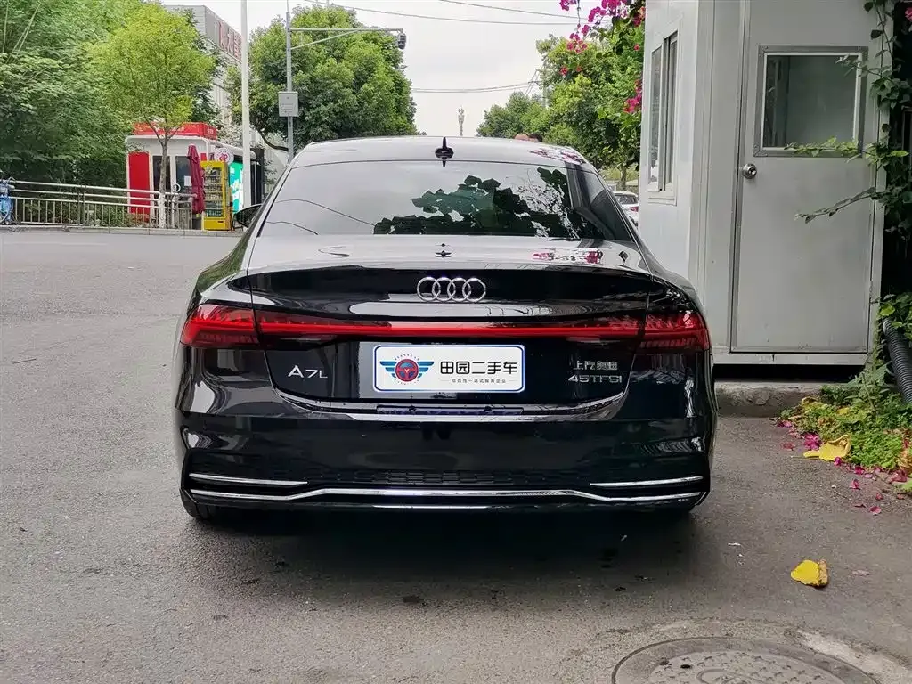 Audi A7L — фото 8