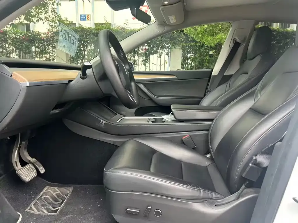 Tesla Model Y — фото 4