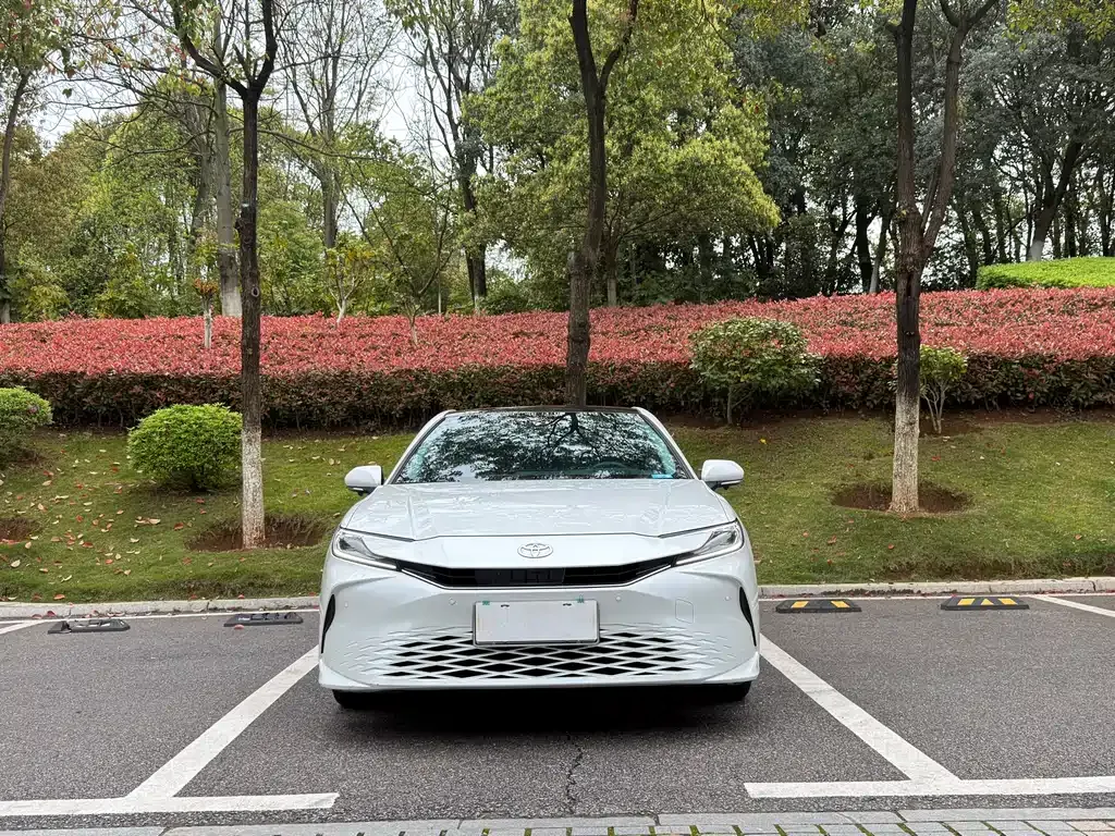 Toyota Camry — фото 4