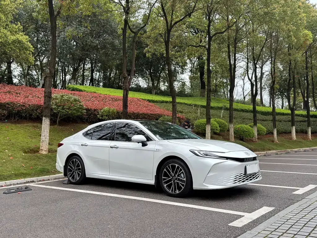 Toyota Camry — фото 7