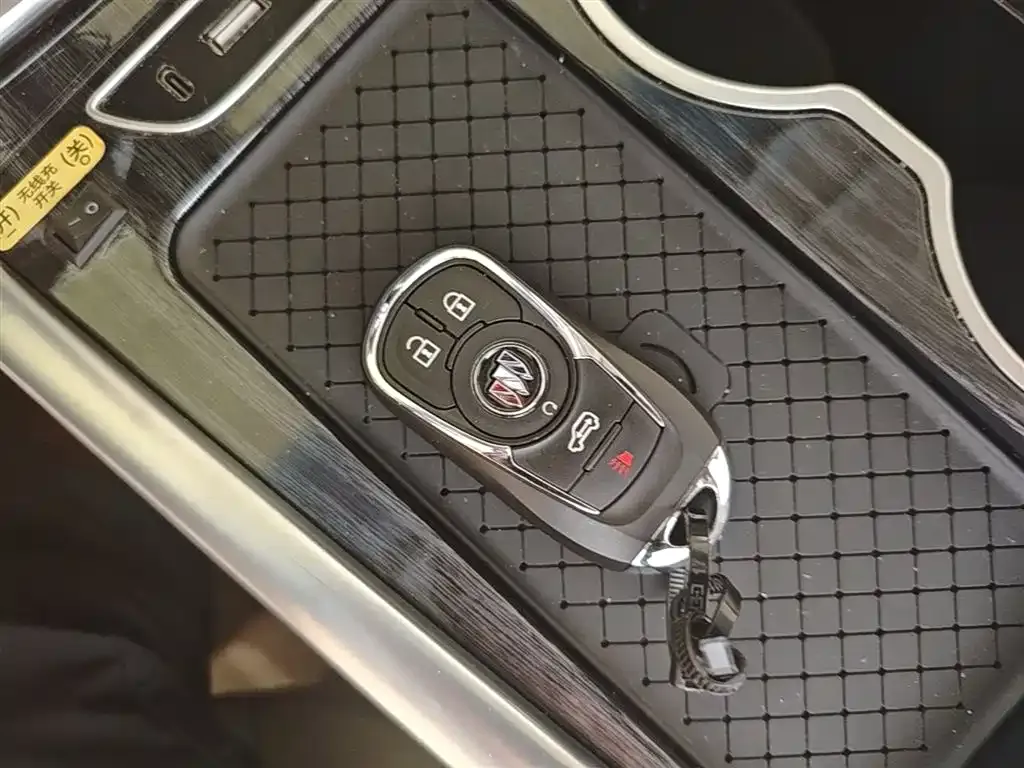 Buick GL8 2023 из CN, фото 2