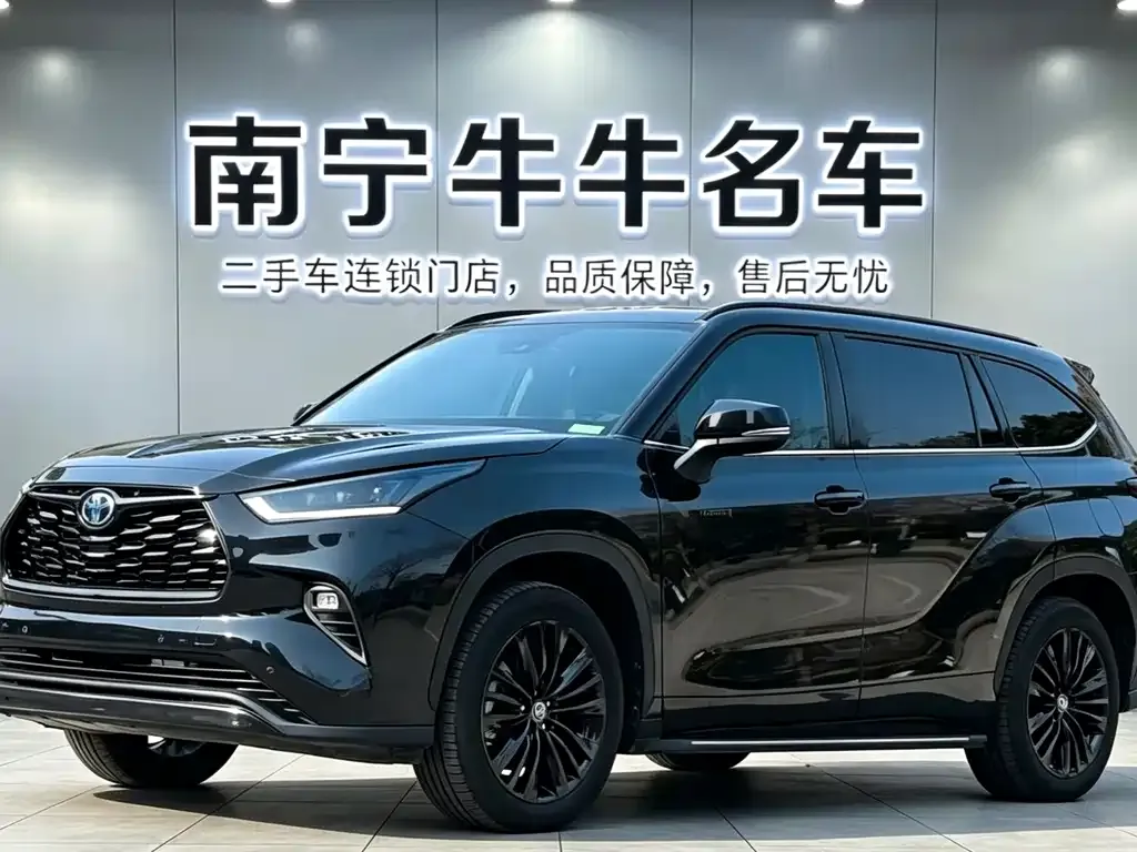 Toyota Highlander — фото 1