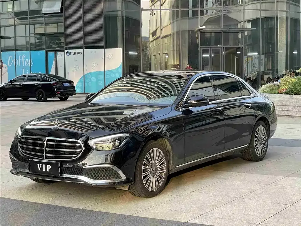 Mercedes-Benz E-Class — фото 1