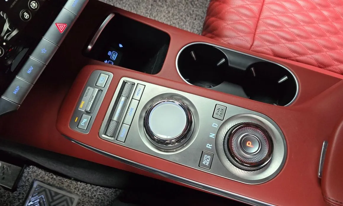 Genesis GV70 — фото 10
