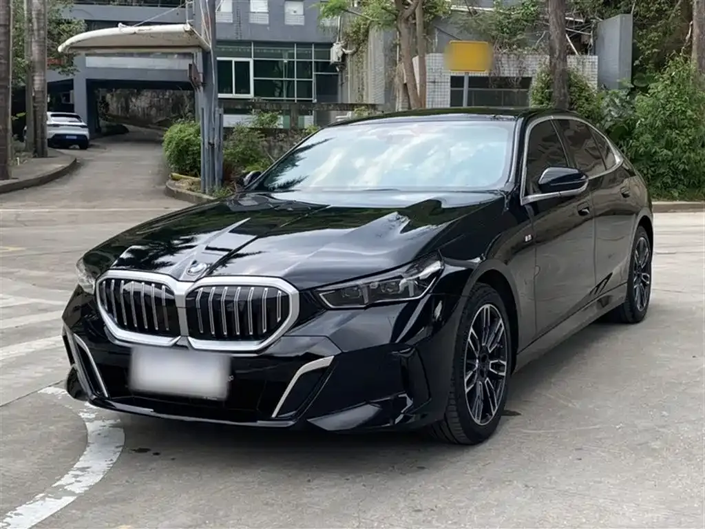 BMW 5 Series — фото 1