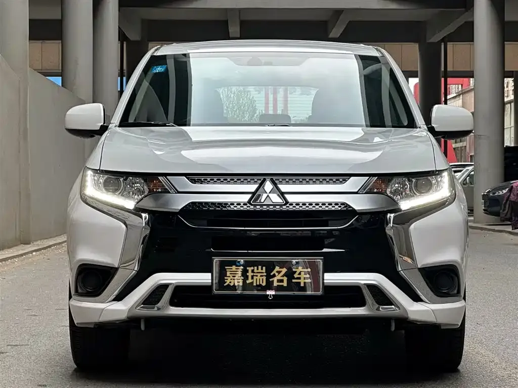 Mitsubishi Outlander 2023 из CN, фото 6