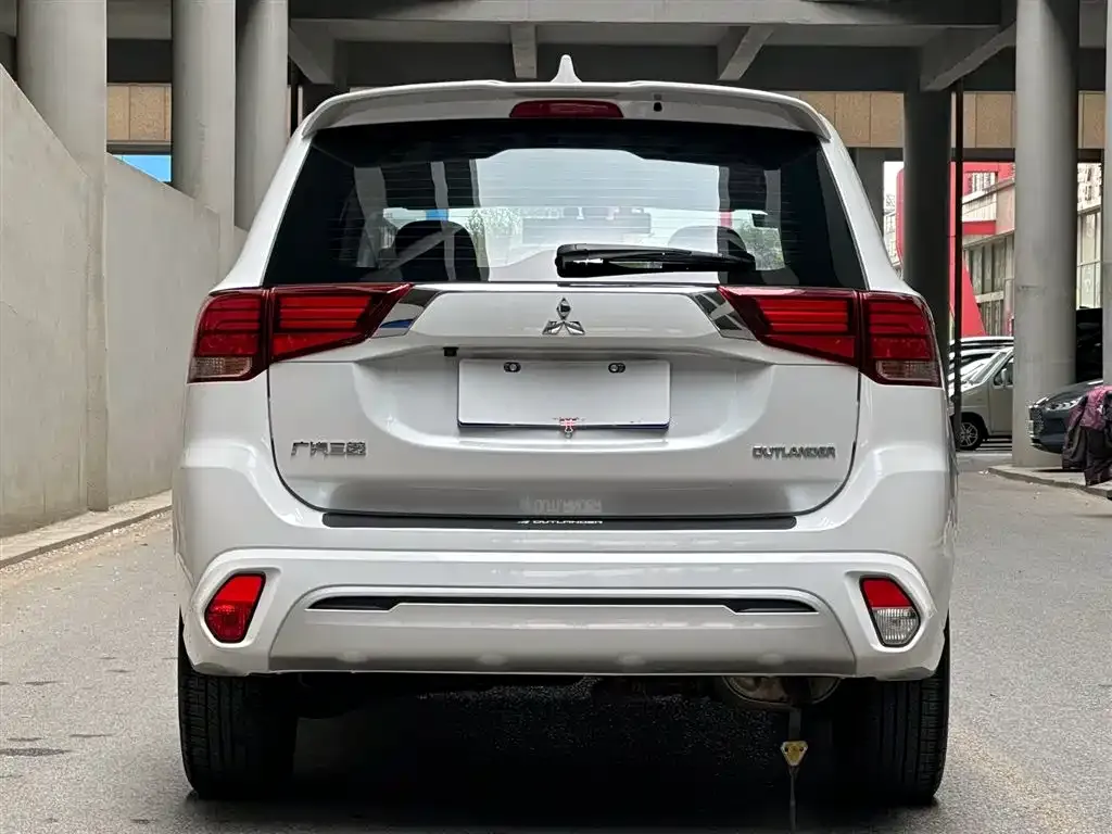 Mitsubishi Outlander 2023 из CN, фото 3