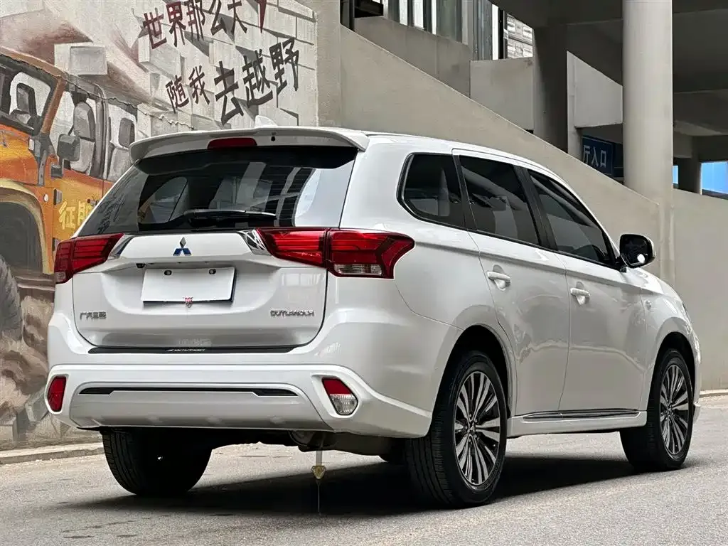 Mitsubishi Outlander 2023 из CN, фото 10