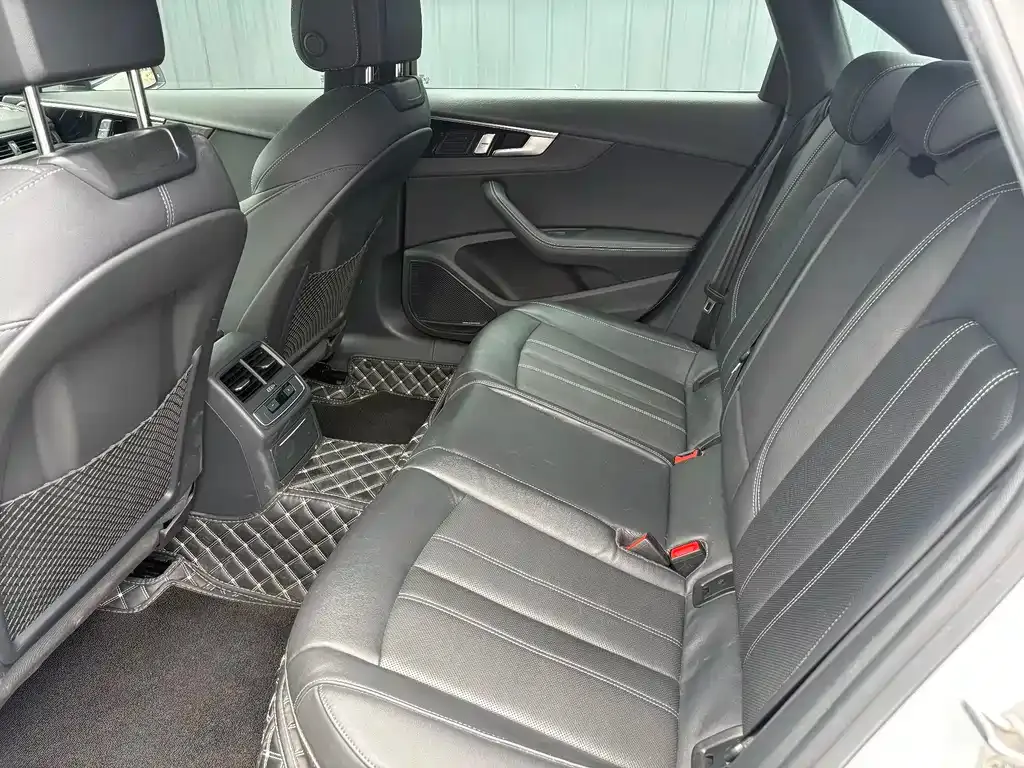 Audi A4L 2024 из CN, фото 8