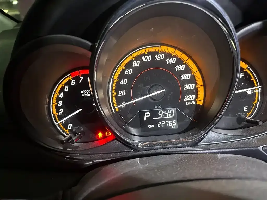 Toyota Yaris L — фото 2