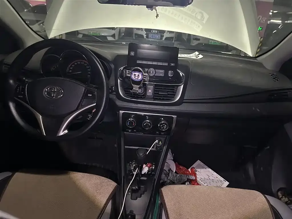 Toyota Yaris L — фото 4
