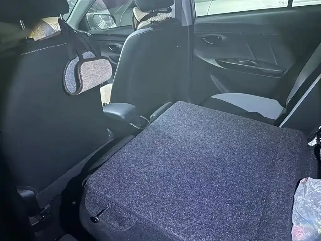 Toyota Yaris L — фото 3