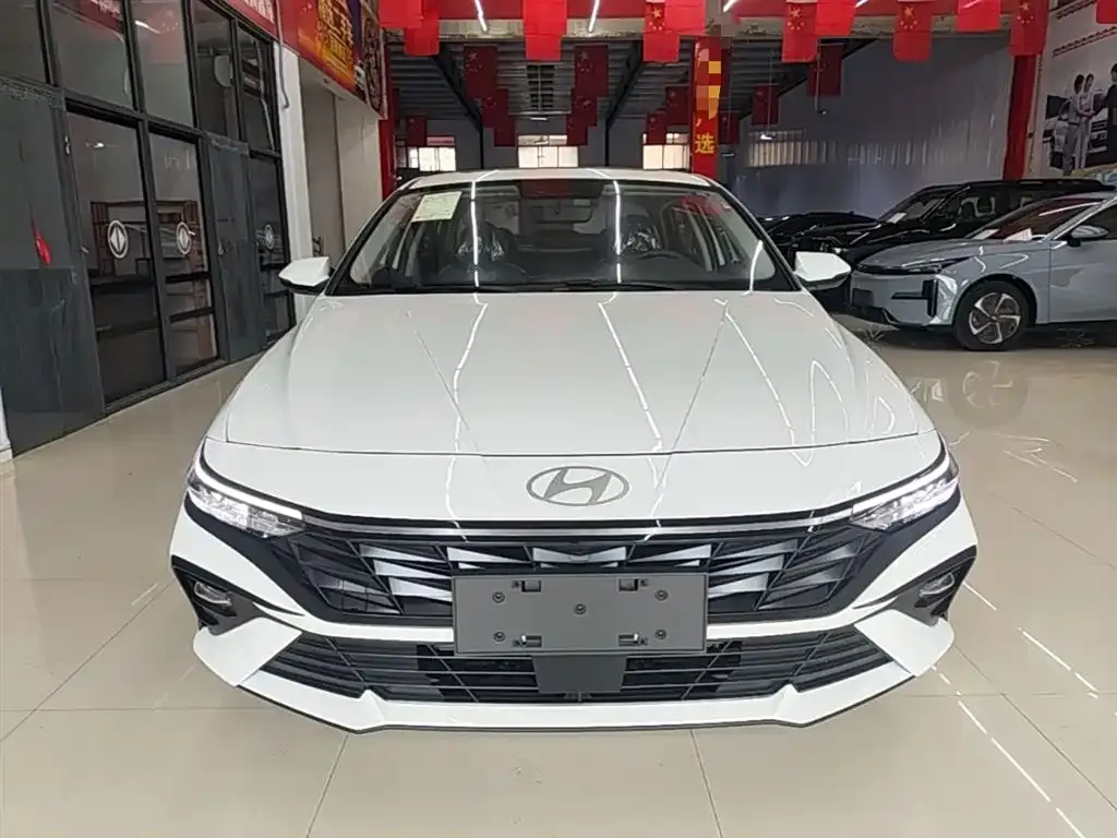 Hyundai Elantra — фото 7