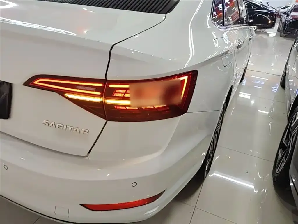 Volkswagen Sagitar — фото 6
