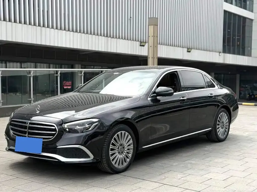 Mercedes-Benz E-Class — фото 1