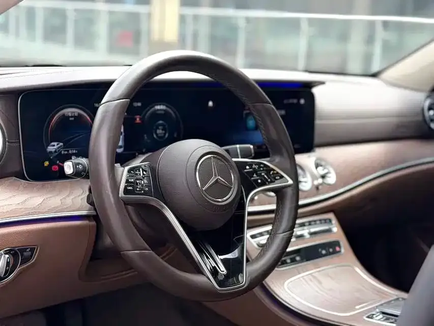 Mercedes-Benz E-Class — фото 2