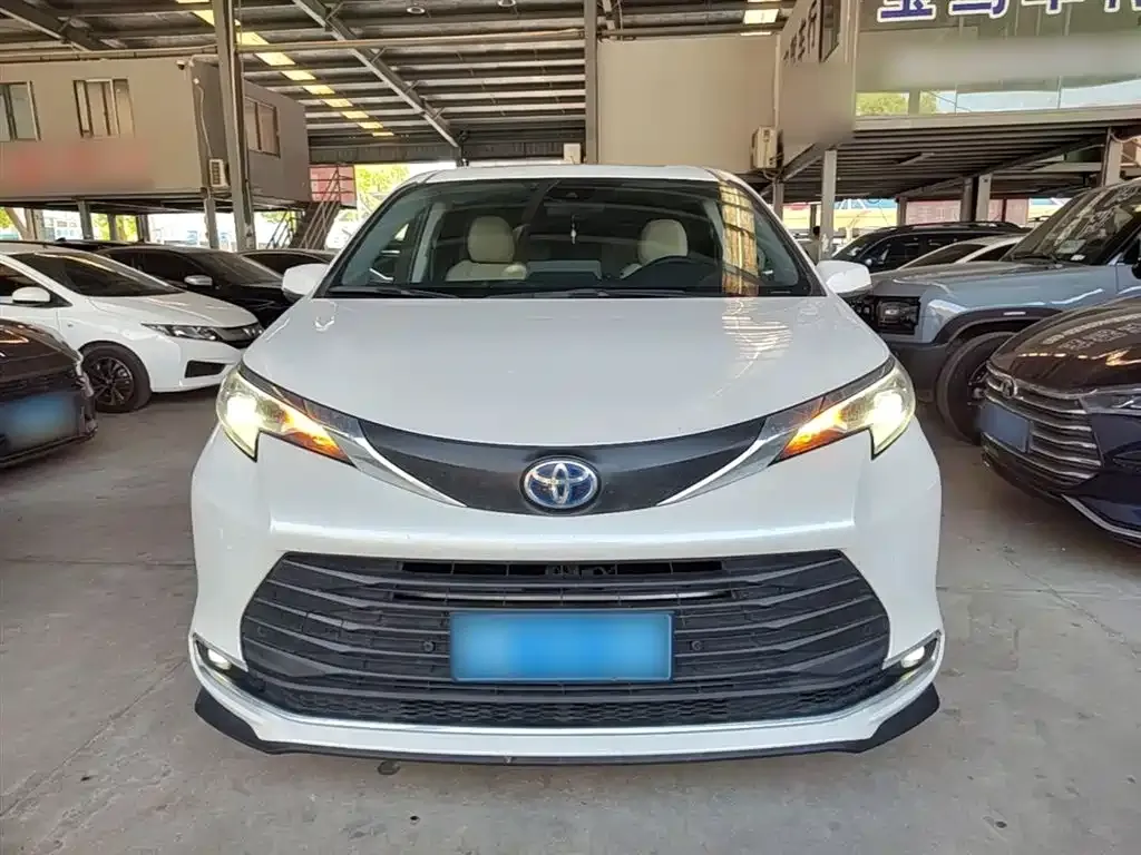 Toyota Sienna — фото 7