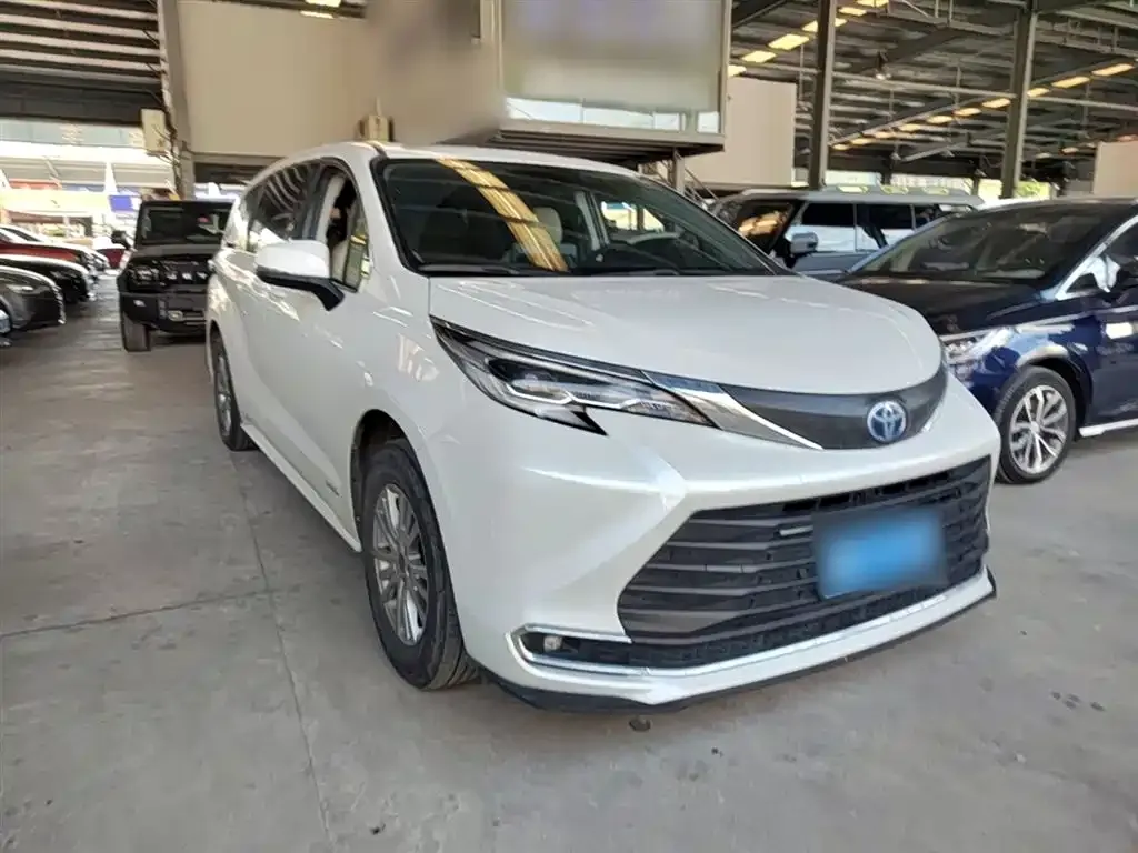 Toyota Sienna — фото 2