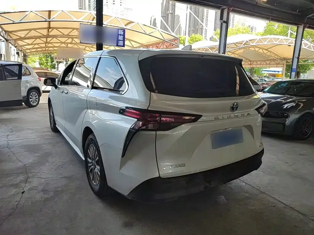 Toyota Sienna — фото 8