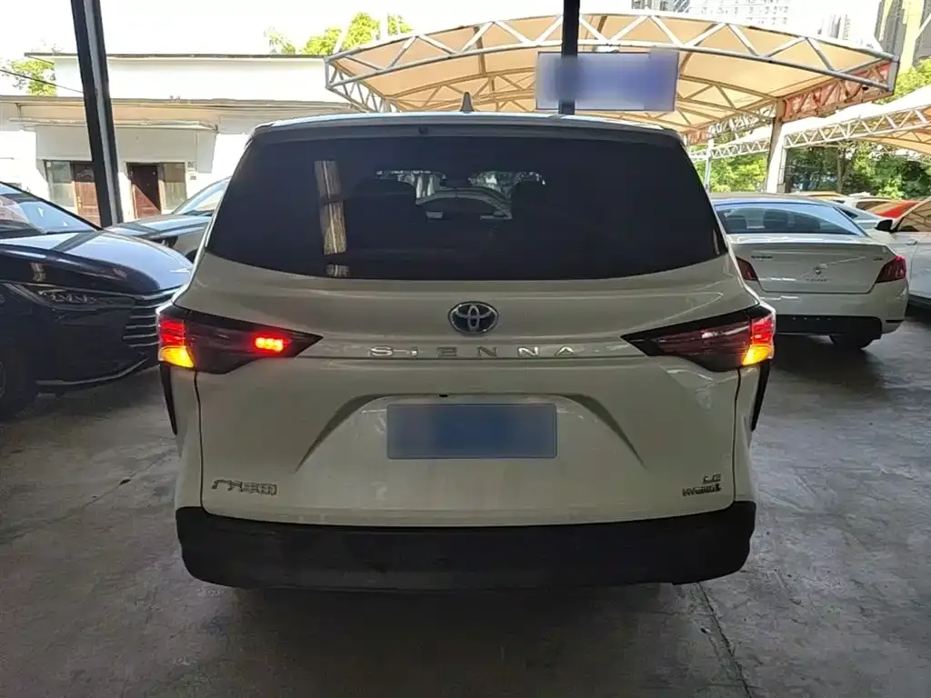 Toyota Sienna — фото 5