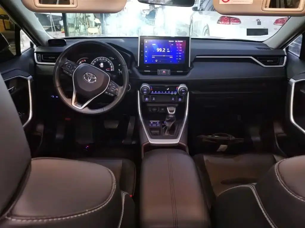Toyota RAV4 — фото 6