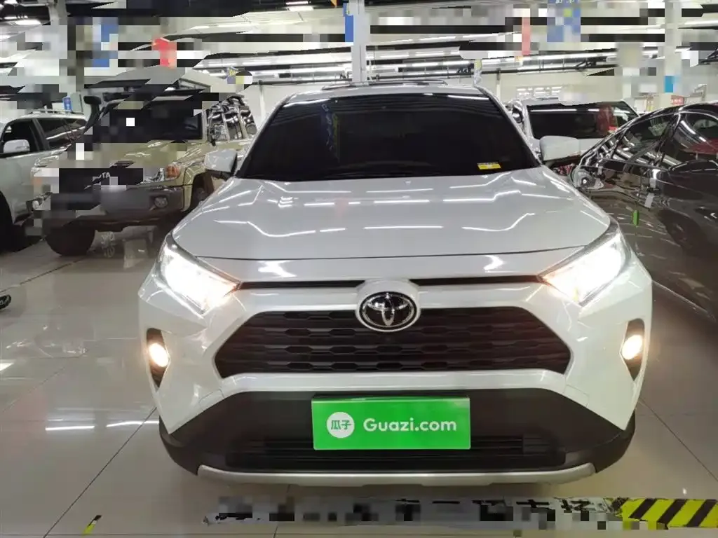 Toyota RAV4 — фото 10