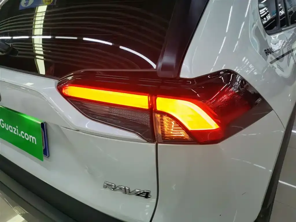 Toyota RAV4 — фото 3
