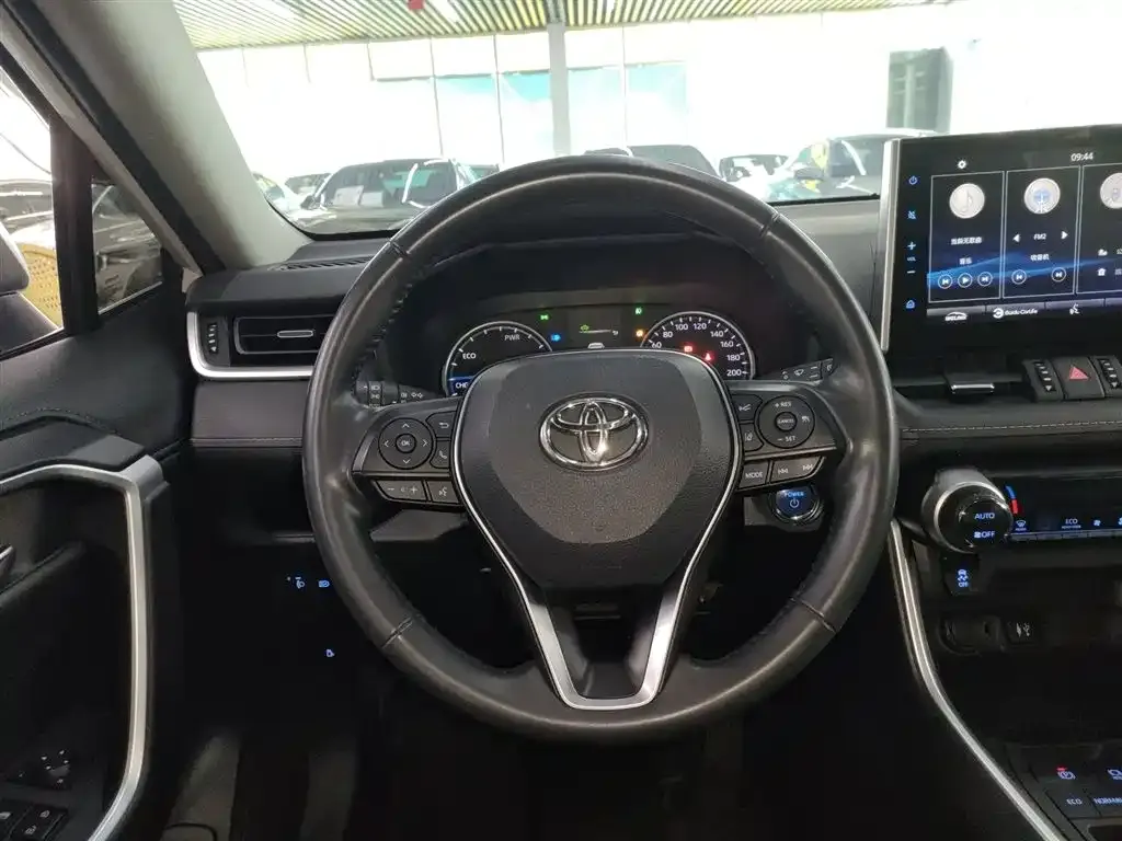Toyota Wildlander — фото 10
