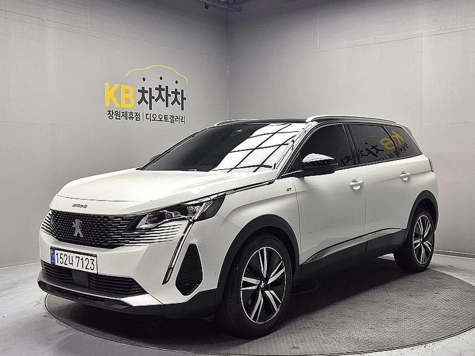 Peugeot 5008 2023 из KR, фото 1