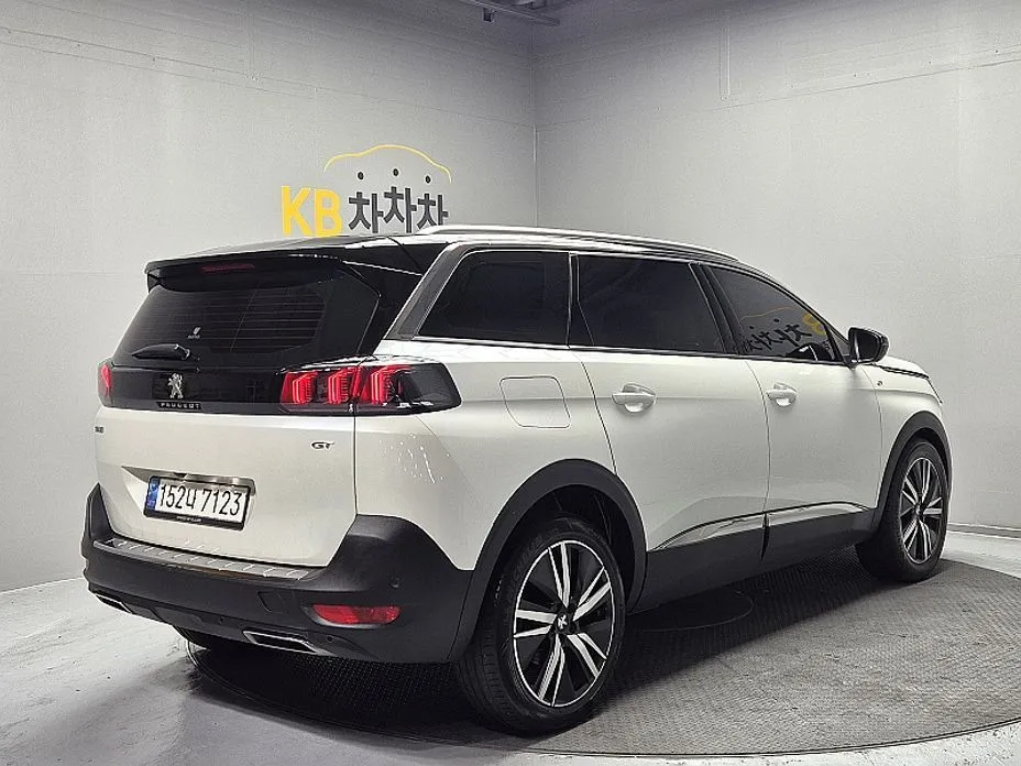 Peugeot 5008 2023 из KR, фото 4