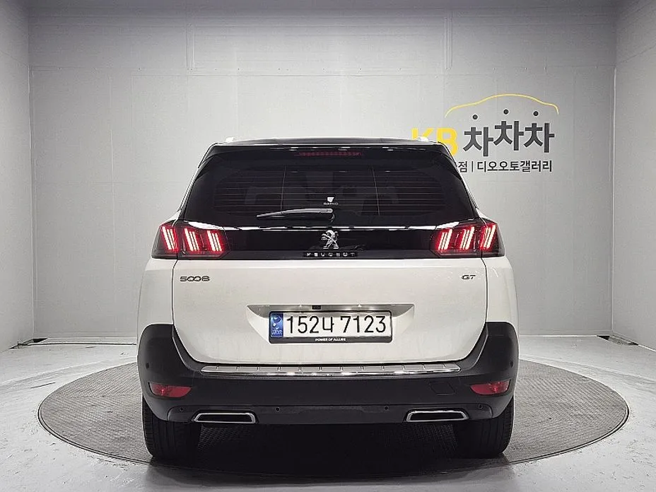 Peugeot 5008 2023 из KR, фото 2