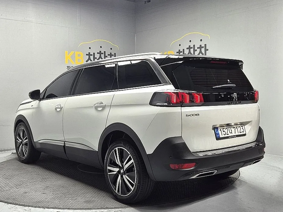Peugeot 5008 2023 из KR, фото 5