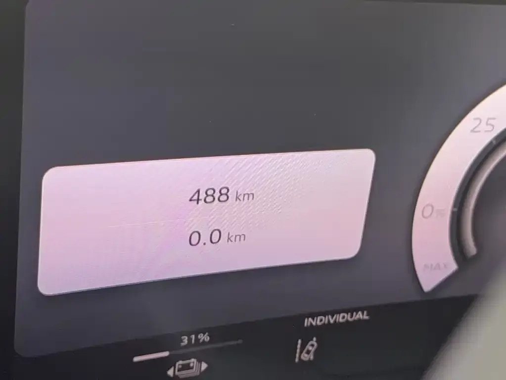 Audi Q6L e-tron — фото 1