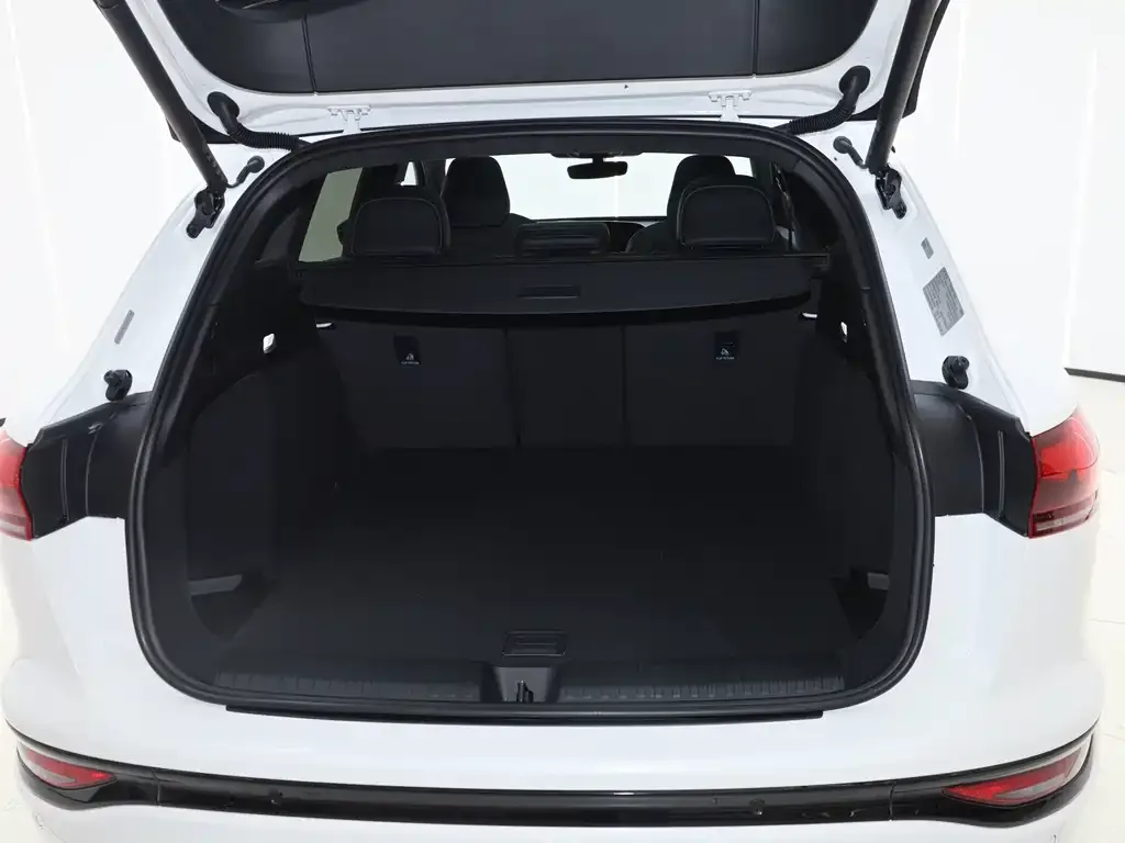 Audi Q6L e-tron — фото 2