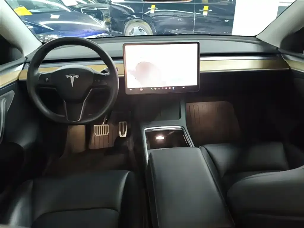 Tesla Model Y — фото 6