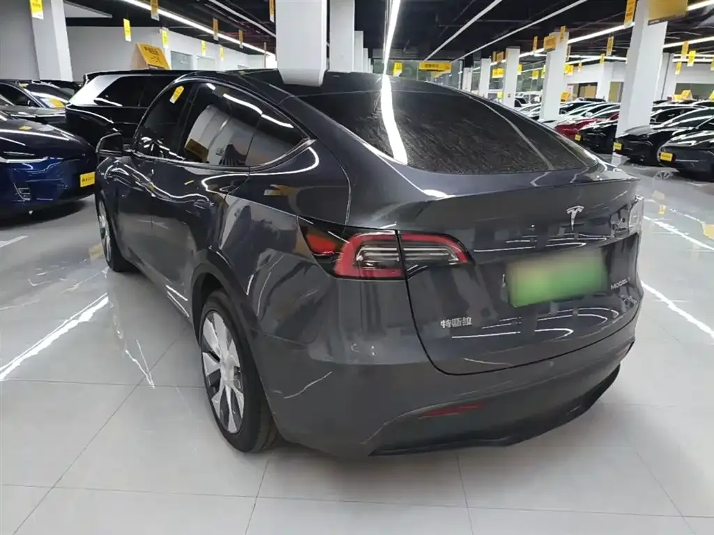 Tesla Model Y — фото 4
