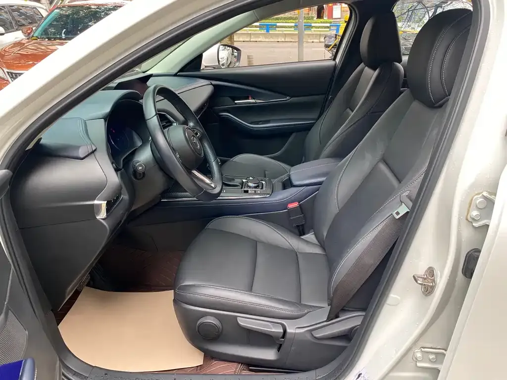 Mazda CX-30 2021 из CN, фото 2
