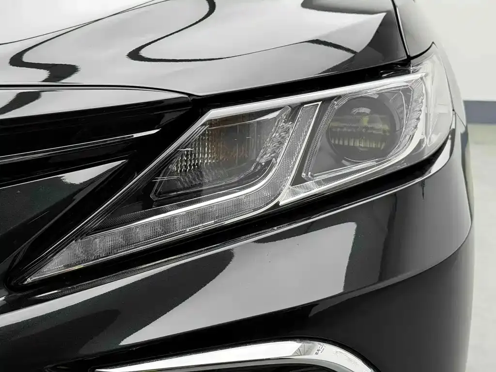 Toyota Camry — фото 9